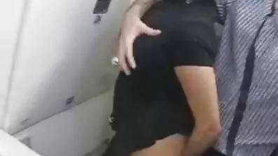 Chick är inte rädd för porr med gamla kvinnor anal pounding.