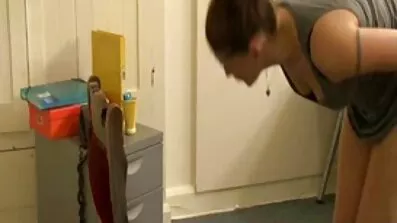 Schlendra från Eburg blir svenska amatörporr knullad på kameran av en stygg.