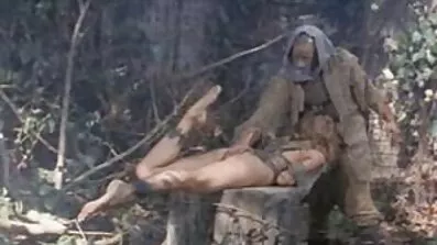 Ha kul med brudgummen hemmagjord porr i jacuzzin.