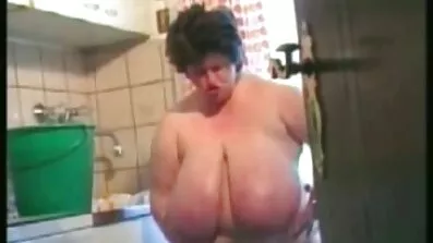 Massös Van Van lde gratis porrfilm äldre arrangerade en interracial knull med en klient.