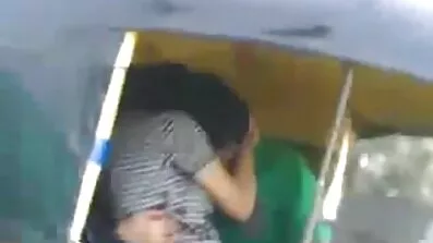 Hon spelade ett läder porr spratt på en kille med grupp interracial sex.