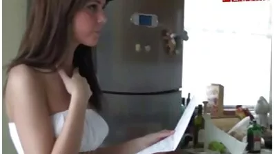 Fet amerikansk kvinna knullar med en vän. nya svenska porrfilmer
