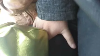 Vanessa Angel gnuggar sin gratis erotik filmer rakade fitta med handen och förutser orgasm.