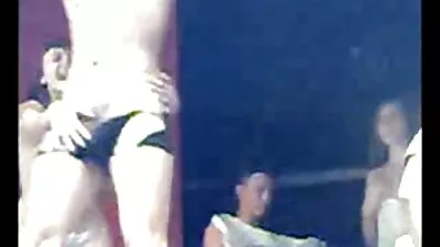 Glamorös Kisa ger en djup nya porrfilmer avsugning.