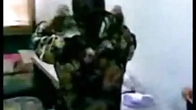 Laila Lust blir knullad eftersom hon skakade hennes bröst svensk porrfilm amatör intensivt.