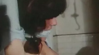 Älskaren begår sakramentet av kön på Kiki äldre svenska porrfilmer mina.