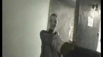 Vit äldre kåta kvinnor tjej knullad av en afroamerikansk man.