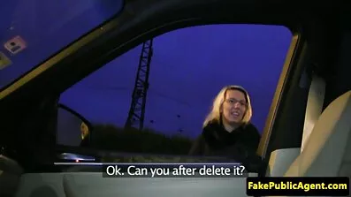 May Farrell har sex svensk mjukporr med en vit idrottsman.