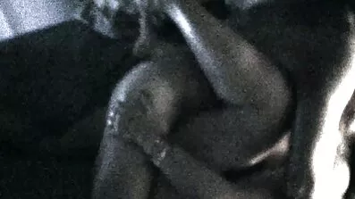 Dockan överlämnar sig till förhållandet med en gratis knullfilm vän.