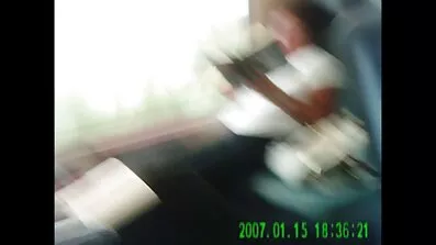 Lesbiska gammal svensk porrfilm njuter av varandra med coitus.
