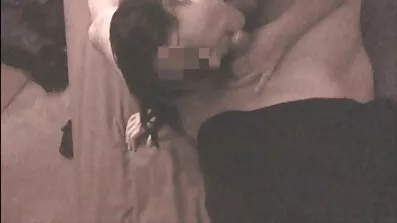 Brunett är gratis svensk sexfilm glada att ha sex med farbror.