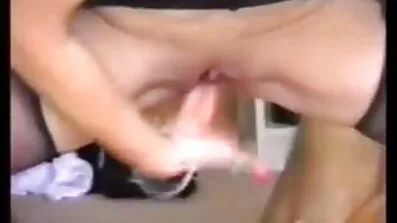 Kika på M S svenska sexfilmer S masturbazioneEet Apple onani från garderoben.