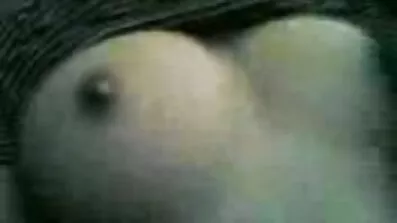 Ornella Morgan förför en man att ha svensk amatör sexfilm sex.