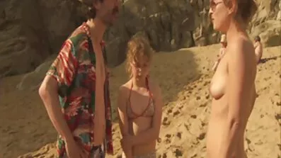Kryddig utsikt över en saftig gratis svensk sexfilm fitta med en kuk inuti.