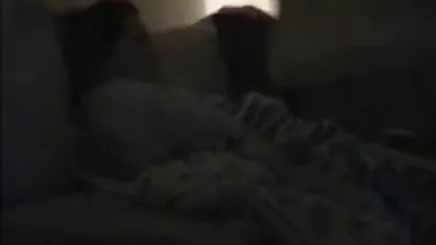 Gitarristen går svensk erotisk film med på att ha sex med en förbipasserande för pengar.
