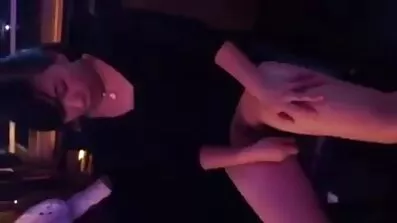 Tjej i leggings onanerar och suger en gratis porrfilm gamla damer stor kuk.