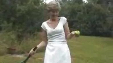 Atleten ges svensk milf porr till tränaren för sex.