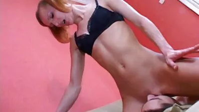 Svart kuk räcker för två milfs. film porr